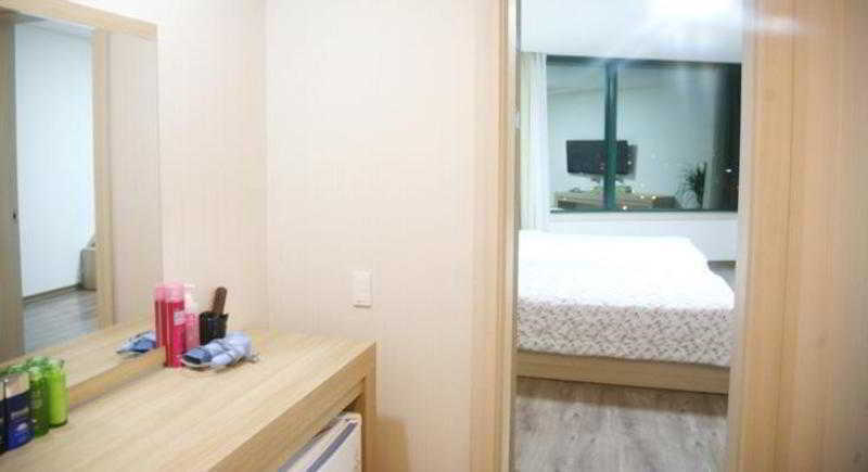 Elena Business Hotel Йосу Экстерьер фото