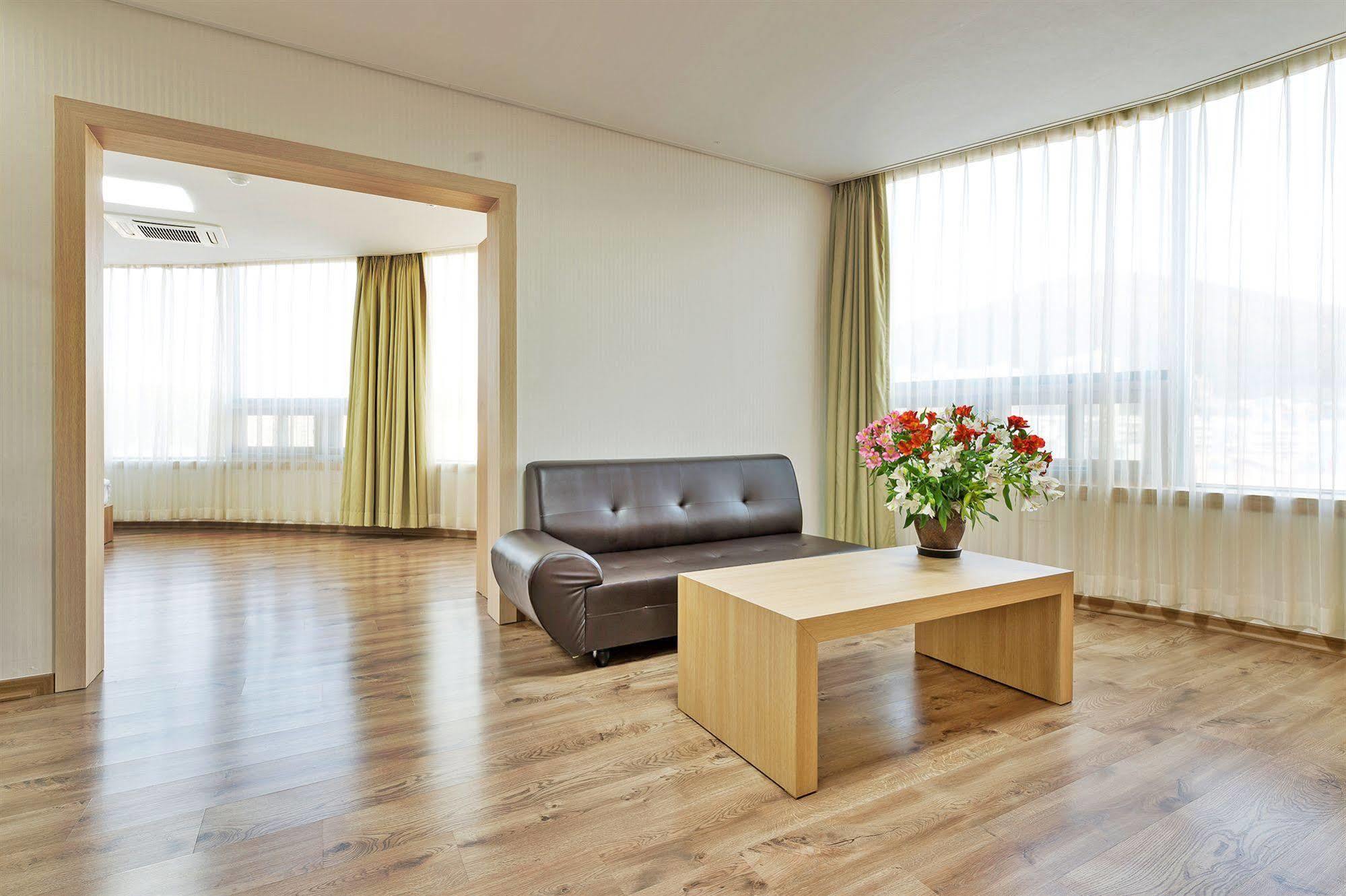 Elena Business Hotel Йосу Экстерьер фото